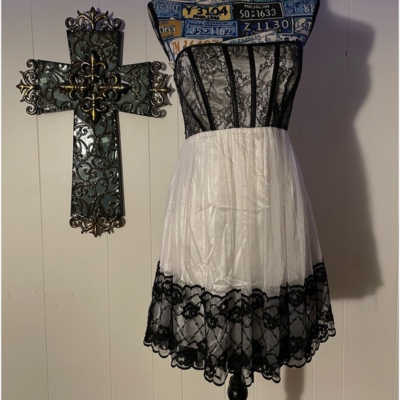 Size 5 dress - Picture 1 of 3